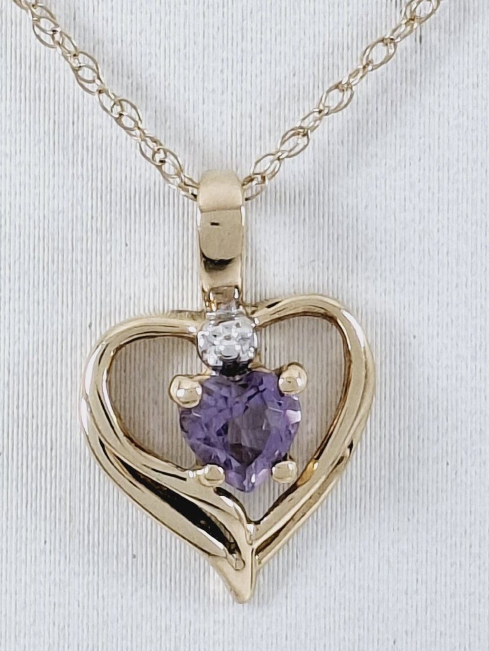 Romantic Vintage Griffith RL Co. Signed 10K Gold Amethyst Heart Pendant Necklace